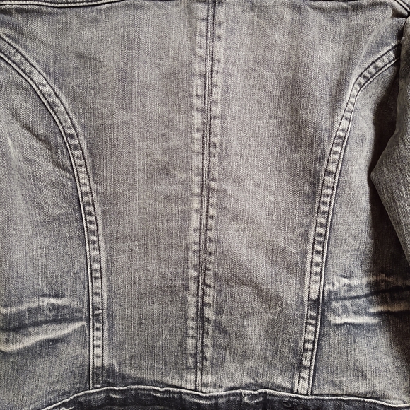 Stonewashed jean jacket with accent buttons. - Picture 7 of 7